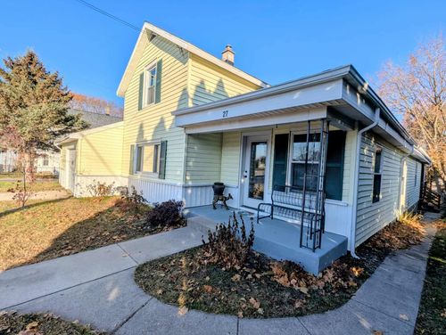 27 W Wood St, Newaygo, MI, 49337-8992 | Card Image