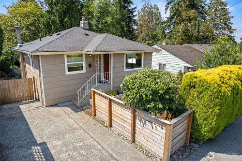 5521 S Bangor St, Seattle, WA, 98178-2235 | Card Image