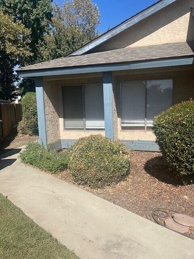 1219 E Ferguson Avenue, House other with 3 bedrooms, 2 bathrooms and null parking in Visalia CA | Image 2