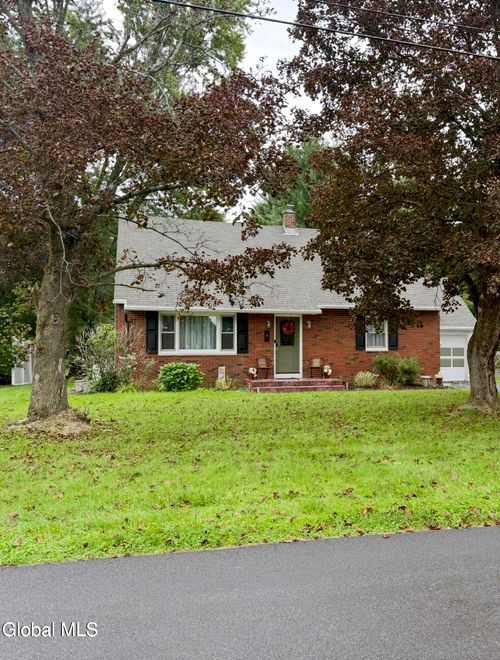 8 Bennett Rd, Troy, NY, 12182-1102 | Card Image