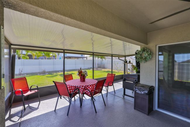 16704 Sunburst Lake St, House other with 3 bedrooms, 2 bathrooms and null parking in WIMAUMA FL | Image 16