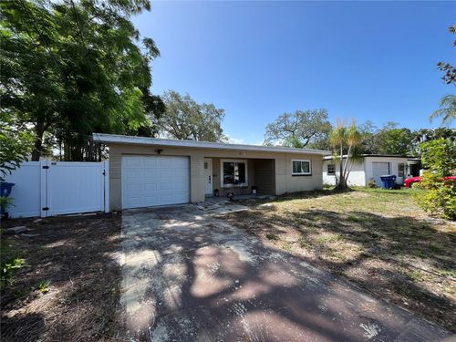 422 Crosswinds Dr, Palm Harbor, FL, 34683-1307 | Card Image