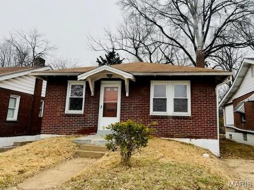 8227 Braddock Dr, Saint Louis, MO, 63132-2704 | Card Image