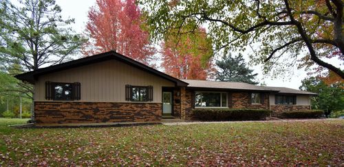 8108 Howe Rd, Wonder Lake, IL, 60097-9119 | Card Image