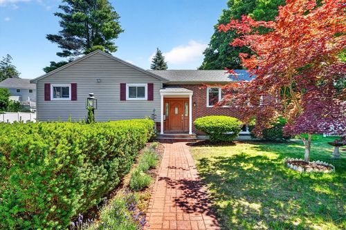 32 Bobolink Rd, Wellesley, MA, 02481-3537 | Card Image