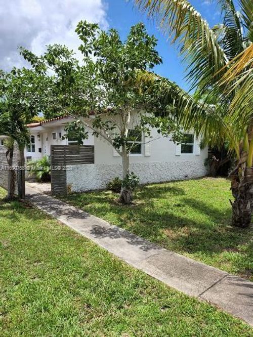 8960 Ne 2nd Ave, El Portal, FL, 33138-3032 | Card Image