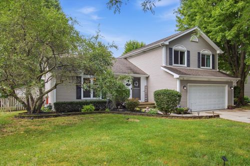 3105 Blackhawk Trail, St. Charles, IL, 60174 | Card Image