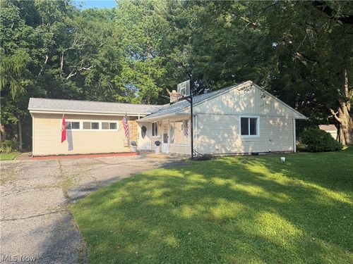 6407 Newland Rd, Parma Heights, OH, 44130-3242 | Card Image