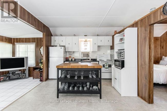 1981 Tiny Beaches Rd S, House other with 3 bedrooms, 1 bathrooms and 2 parking in Tiny ON | Image 11