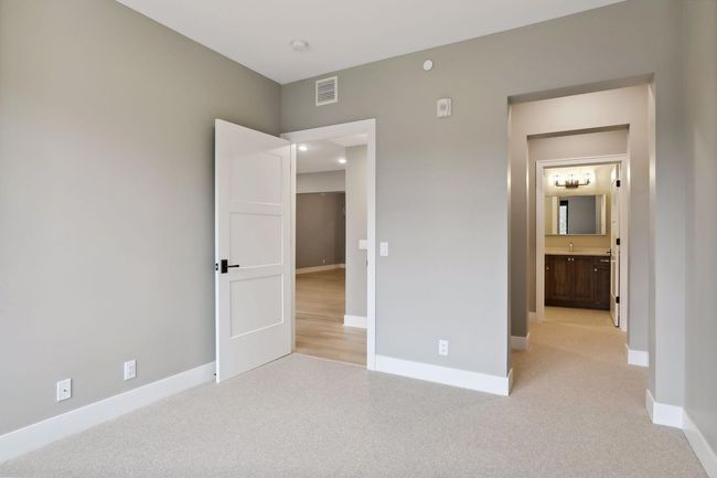 Features include walk-in closet and en-suite full bath | Image 15