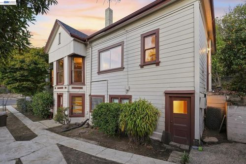 2525 E 29th St, Oakland, CA, 94602-1501 | Card Image