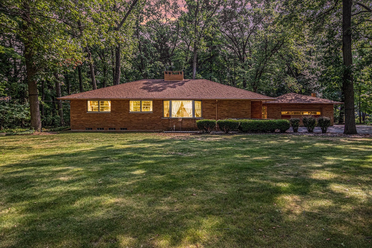 Cleveland St, Spring Lake, MI 49456