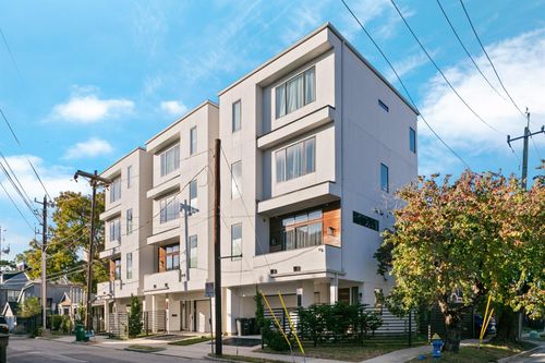 604 Oakley St, Houston, TX, 77006-5916 | Card Image