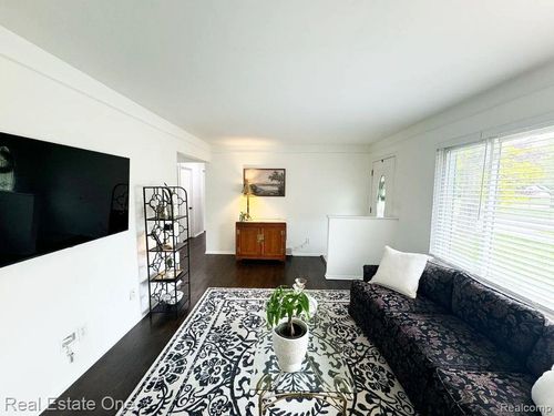 722 Miller Avenue, Rochester, MI, 48307 | Card Image