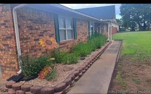 1903 N 11th St, McAlester, OK, 74501-3214 | Card Image