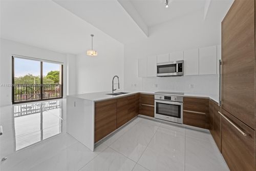 apt-213-301 Altara Ave, Coral Gables, FL, 33146-1460 | Card Image