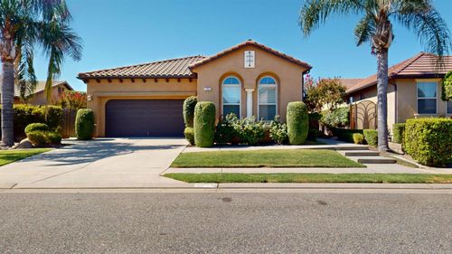 1341 E Via Corsica Pl, Fresno, CA, 93730-8801 | Card Image