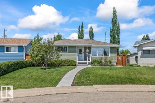 7408 133 Ave Nw, Edmonton, AB, T5C2E4 | Card Image
