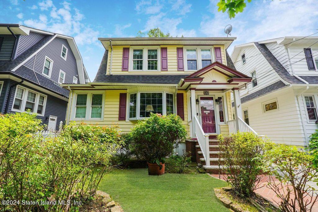 Delafield Ave, Staten Island, NY 10301