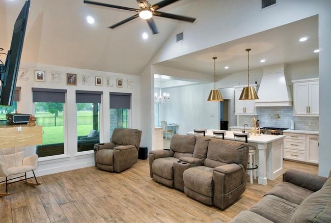 455 Green Meadows Dr, House other with 4 bedrooms, 3 bathrooms and 3 parking in West Columbia TX | Image 5