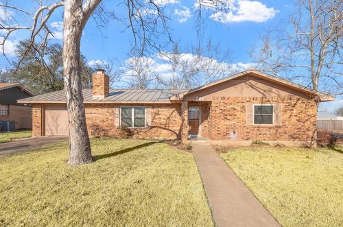202 W Nimitz St, Fredericksburg, TX, 78624-3435 | Card Image