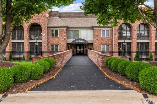 202-14300 Conway Meadows Ct E, Chesterfield, MO, 63017-9610 | Card Image