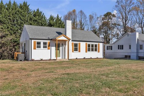 218 Cedarbrook Rd, Jonesville, NC, 28642-2408 | Card Image