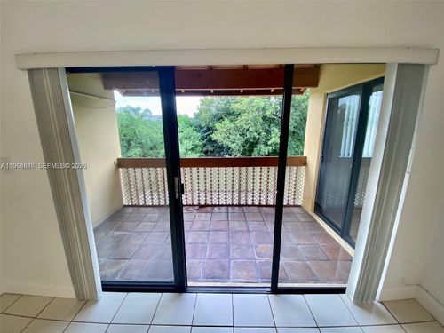 apt-205-8885 Fontainebleau Blvd, Miami, FL, 33172-4415 | Card Image