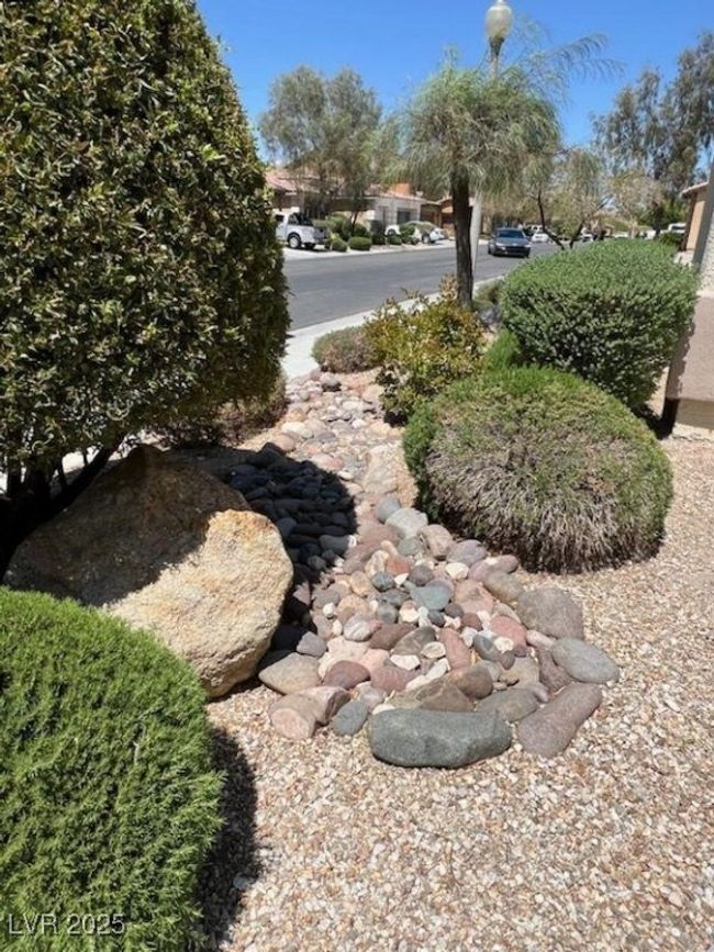 View of front landscaping | Image 32
