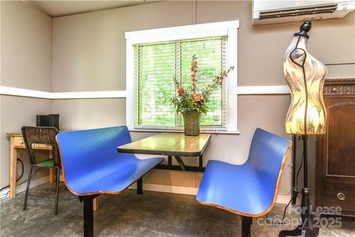 543 College St, Asheville, NC, 28801-3807 | Card Image