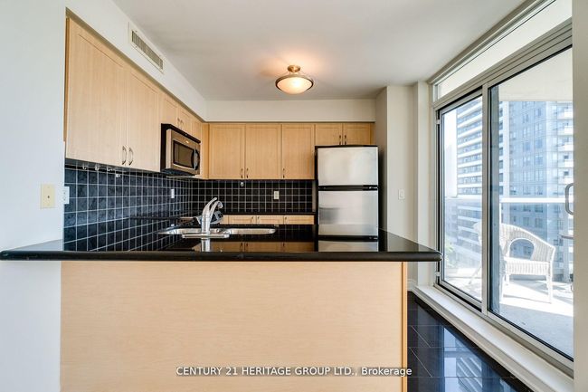 709 - 7 N Park Rd, Condo with 2 bedrooms, 2 bathrooms and 1 parking in Vaughan ON | Image 11