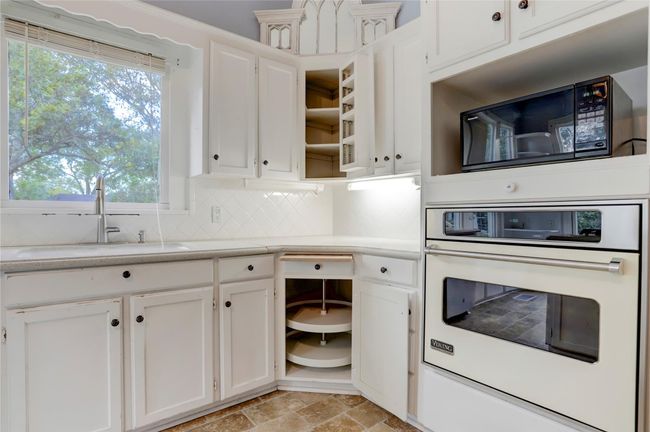 DEEP POTS/PANS DRAWERS, SPICE CABINETS, TURNTABLE CABS, & MORE. ALL APPLIANCES STAY! | Image 10