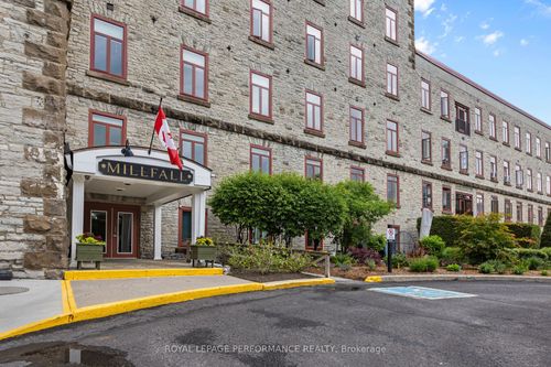 106-1 Rosamond St E, Almonte, ON, K0A1A0 | Card Image