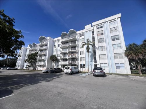 d-414-496 Nw 165th Street Rd, Miami, FL, 33169-6466 | Card Image