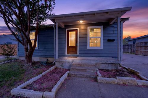 709 Se 2nd St, Grand Prairie, TX, 75051-1835 | Card Image