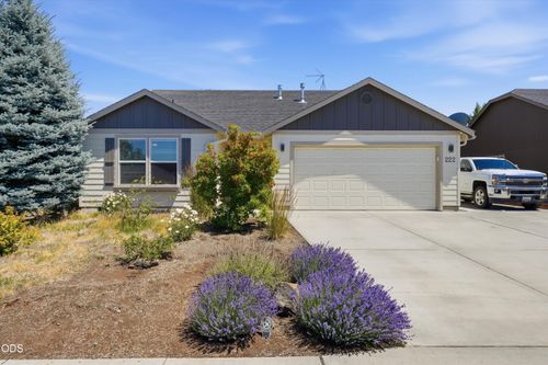 222 Sw 33rd Dr, Redmond, OR, 97756-8524 | Card Image