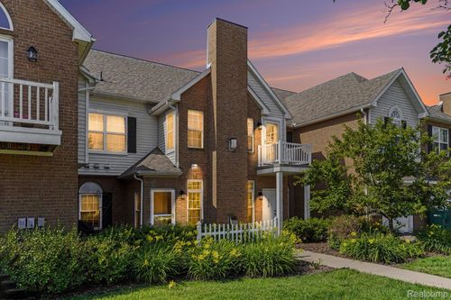 518 Olde English Cir, Howell, MI, 48855-7734 | Card Image