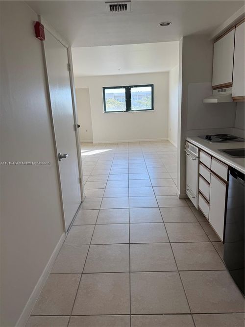 5717-5717 Sunset Dr, South Miami, FL, 33143-5335 | Card Image