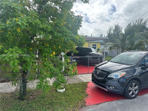 15151 Railroad Dr, Miami Gardens, FL, 33054-2951 | Card Image