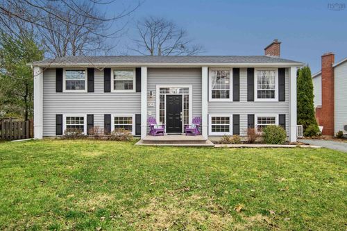 105 Flamingo Drive, House with 5 bedrooms, 2 bathrooms and 2 parking in Halifax NS | Card Image