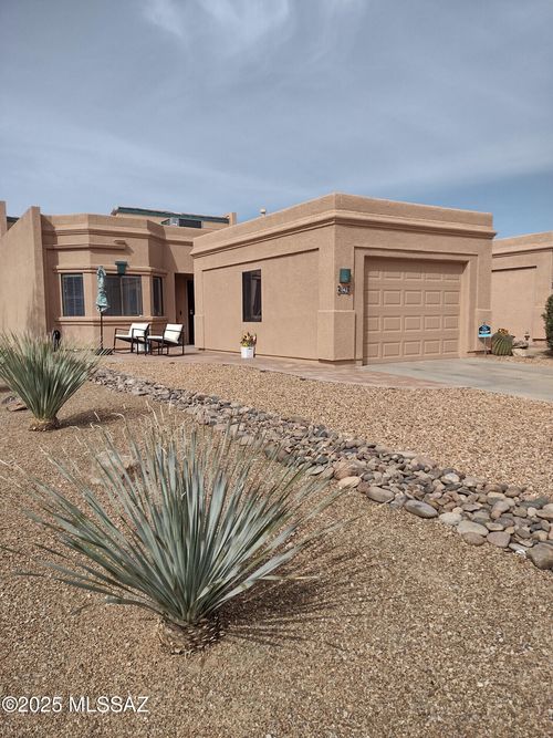 143 N Crescent Bell Dr, Green Valley, AZ, 85614-3280 | Card Image