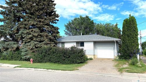 2800 1st Ave E, Prince Albert, SK, S6V2C8 | Card Image