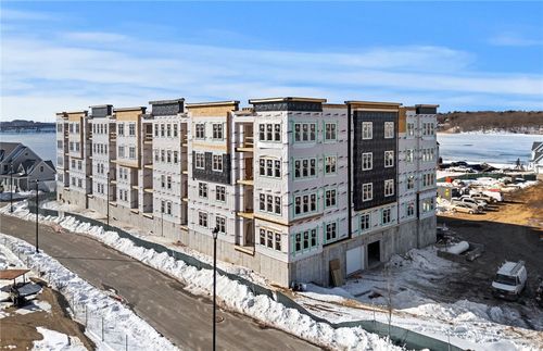 307-141 E Point Dr, Rumford, RI, 02916-3529 | Card Image