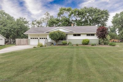 Beautifully landscaped spacious property | Image 1