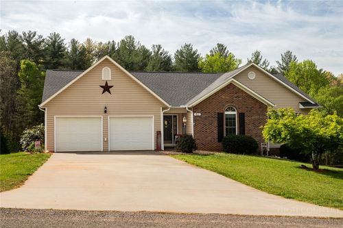 611 Briar Creek Dr, North Wilkesboro, NC, 28659-8175 | Card Image