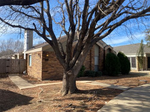 4052 La Costa Court, Irving, TX, 75038 | Card Image