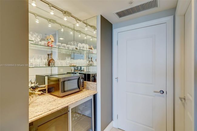APT-703 - 1 N Ocean Blvd, Condo with 2 bedrooms, 3 bathrooms and null parking in Pompano Beach FL | Image 13