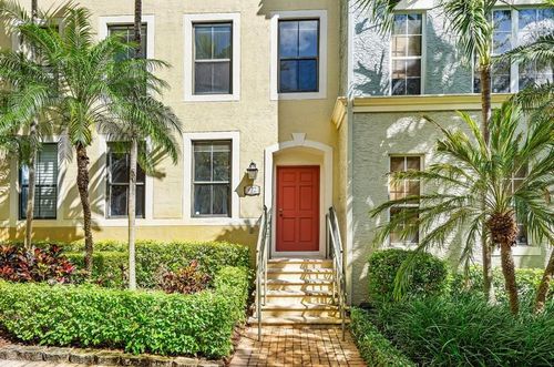 672 Fern St, West Palm Beach, FL, 33401-5712 | Card Image