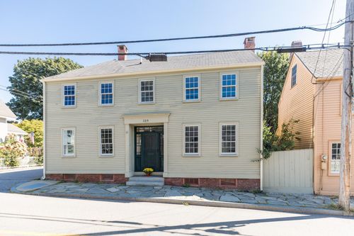 325 Marcy St, Portsmouth, NH, 03801-4621 | Card Image
