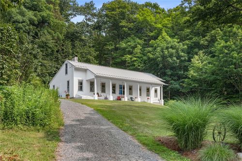 940 E Lake Rd, Dundee, NY, 14837-9749 | Card Image